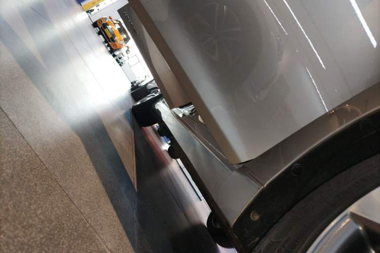 Used Lexus ES 2020 300h Deluxe Edition Right Side Sill