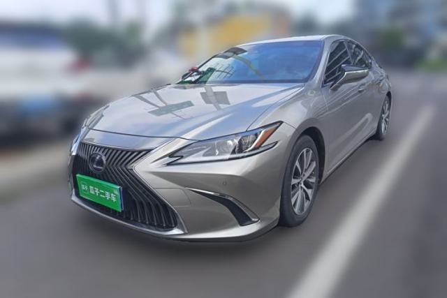 Used Lexus ES 2020 300h Premier Edition