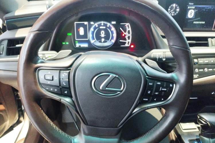 Used Lexus ES 2020 300h Deluxe Edition Steering Wheel