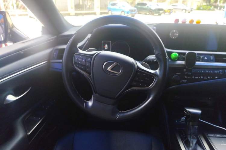 Used Lexus ES 2020 300h Premier Edition Steering Wheel
