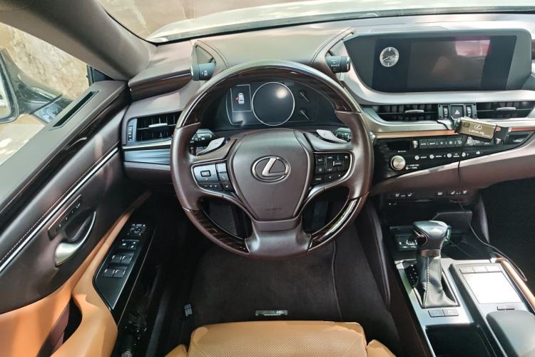 Used Lexus ES 2020 300h Premium Edition Steering Wheel