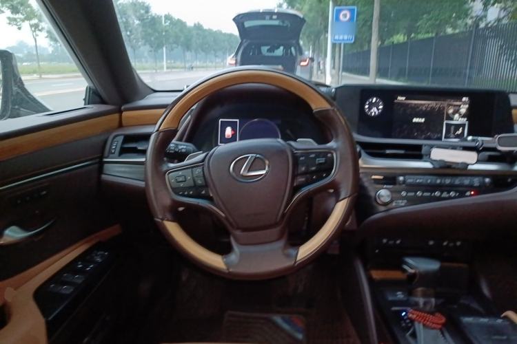 Used Lexus ES 2020 300h Premium Edition Steering Wheel