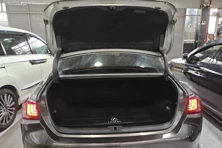 Used Lexus ES 2020 200 Excellence Edition Trunk