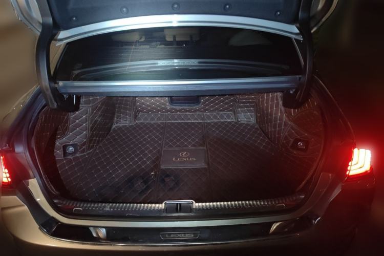 Used Lexus ES 2020 300h Deluxe Edition Trunk
