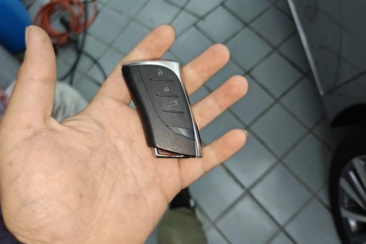 Used Lexus ES 2020 300h Premier Edition Vehicle Key