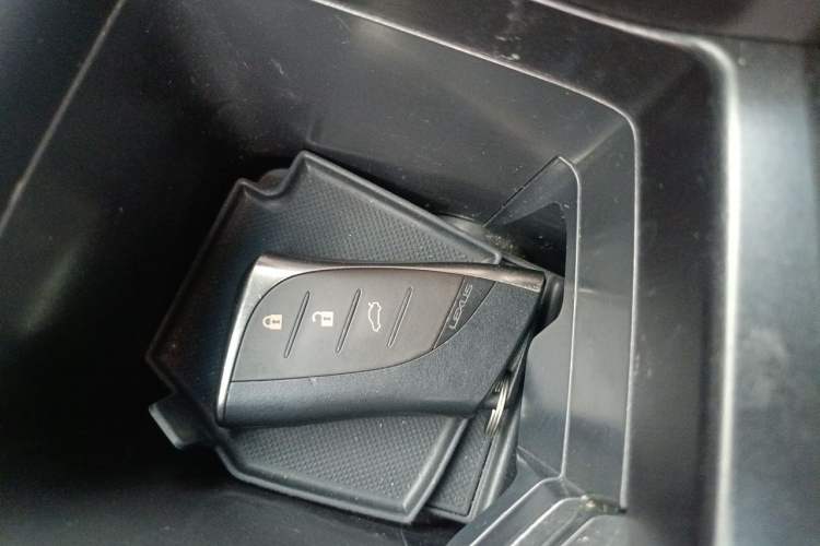 Used Lexus ES 2020 300h Premier Edition Vehicle Key