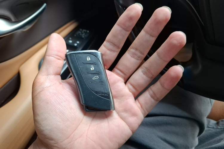Used Lexus ES 2020 300h Premium Edition Vehicle Key