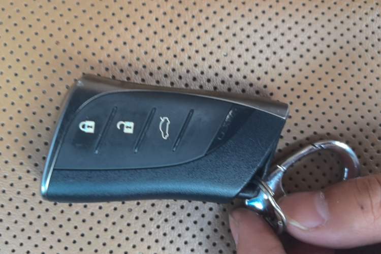 Used Lexus ES 2020 300h Premier Edition Vehicle Key