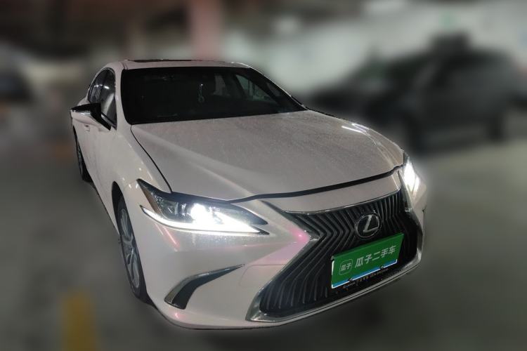 Used Lexus ES 2020 200 Excellence Edition Front Right 45 Deg