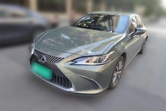 Lexus ES 2020 300h Premier Edition с пробегом