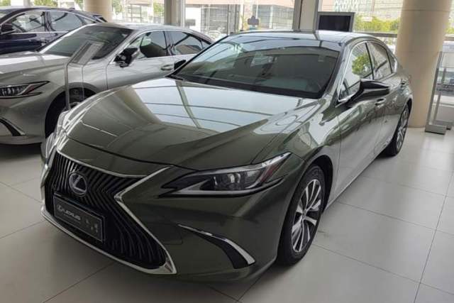 Used Lexus ES 2020 300h Premier Edition