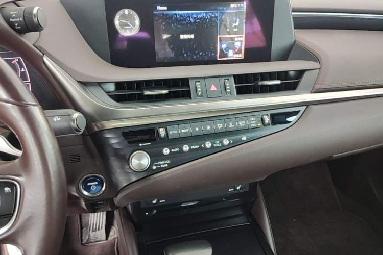 Used Lexus ES 2020 300h Premier Edition Audio And AC Panel