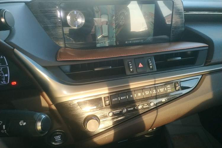 Used Lexus ES 2020 200 Excellence Edition Audio And AC Panel