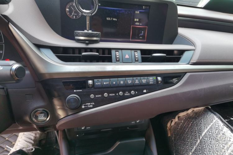 Used Lexus ES 2020 200 Excellence Edition Audio And AC Panel