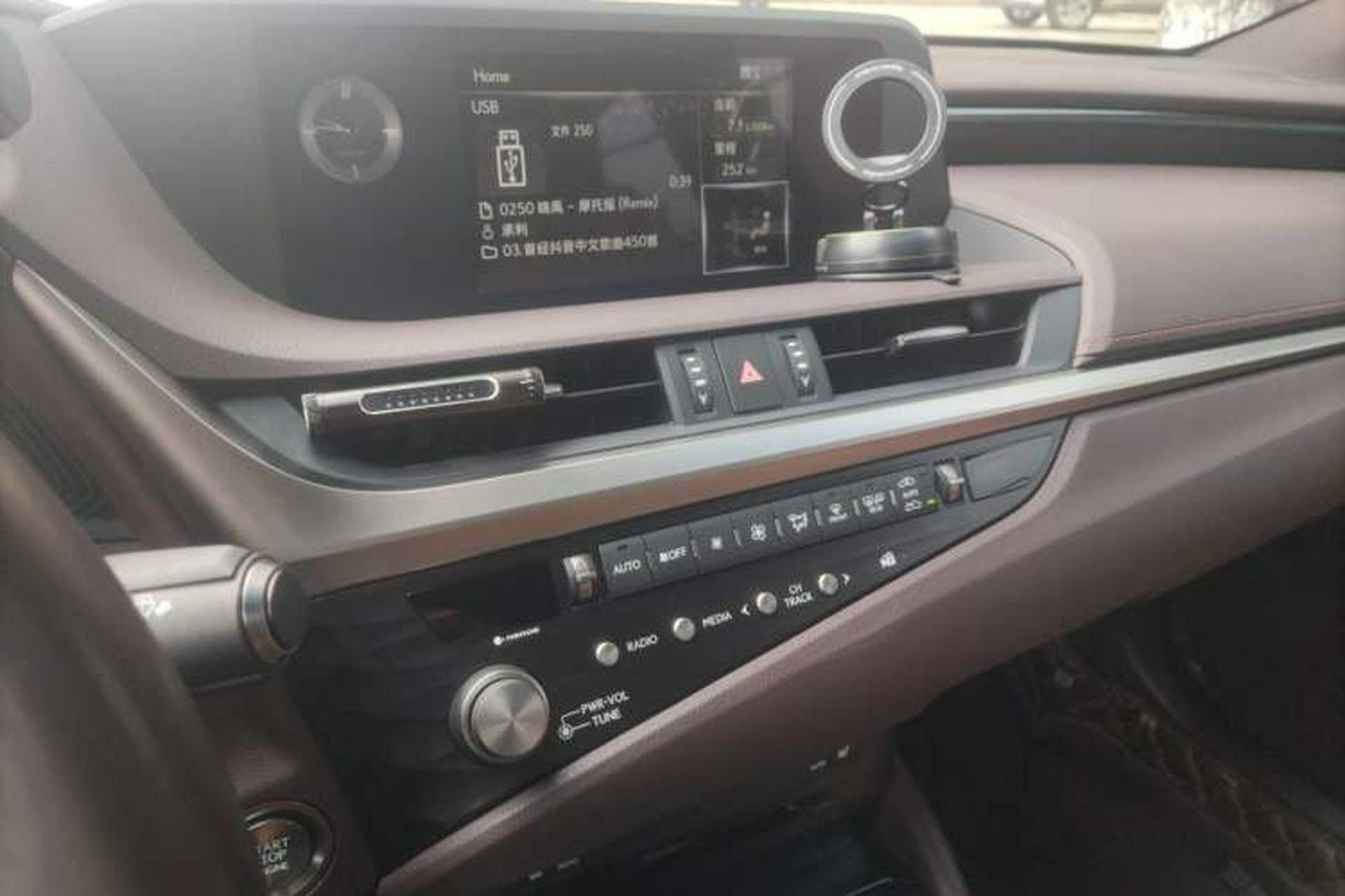 Used Lexus ES 2020 200 Excellence Edition Audio And AC Panel