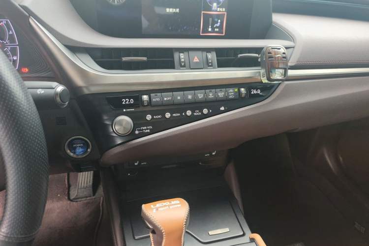 Used Lexus ES 2020 300h Premier Edition Audio And AC Panel