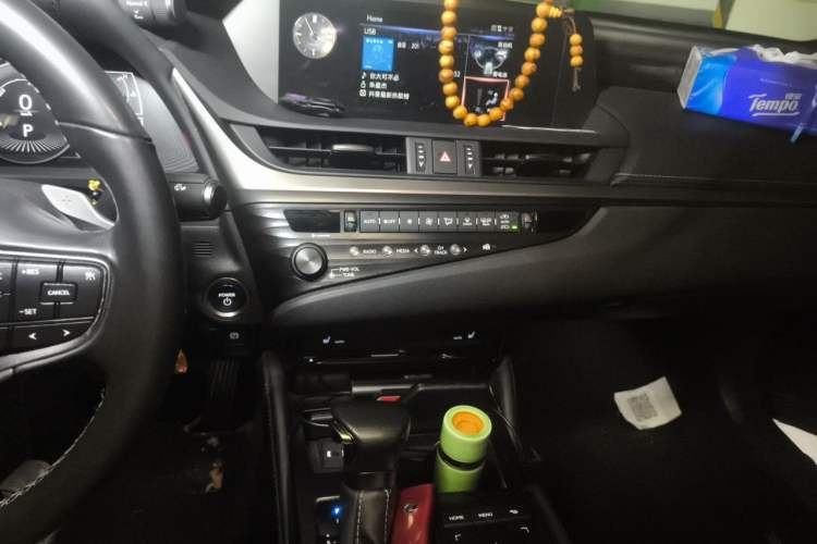 Used Lexus ES 2020 300h Premier Edition Audio And AC Panel