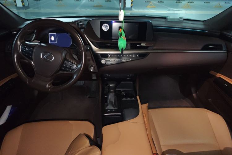Used Lexus ES 2020 200 Excellence Edition Center Console
