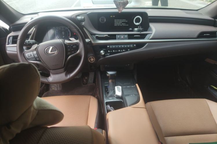 Used Lexus ES 2020 200 Excellence Edition Center Console