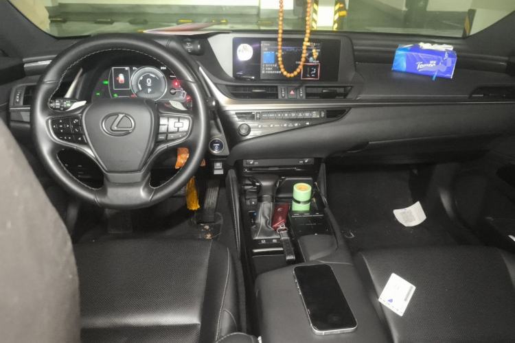 Used Lexus ES 2020 300h Premier Edition Center Console