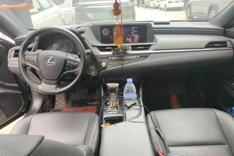 Used Lexus ES 2020 200 Excellence Edition Center Console