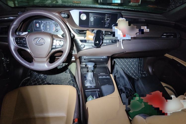 Used Lexus ES 2020 200 Excellence Edition Center Console