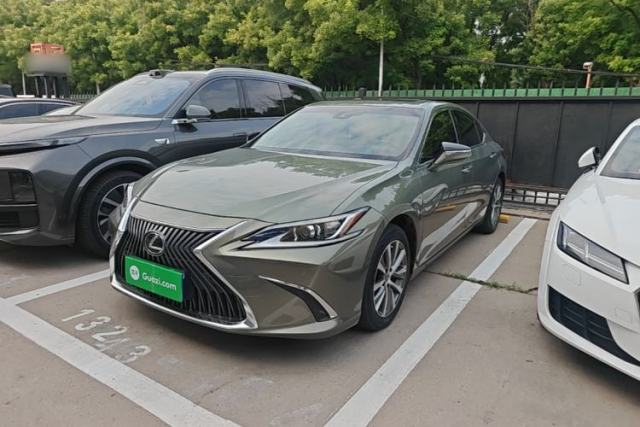 Ojetý Lexus ES 2020 200 Excellence Edition