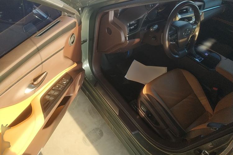 Used Lexus ES 2020 200 Excellence Edition Driver Seat