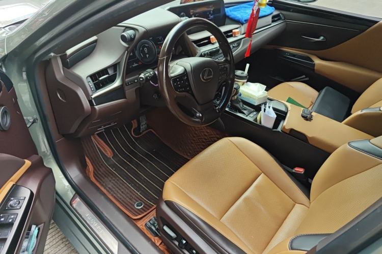Used Lexus ES 2020 300h Premier Edition Driver Seat