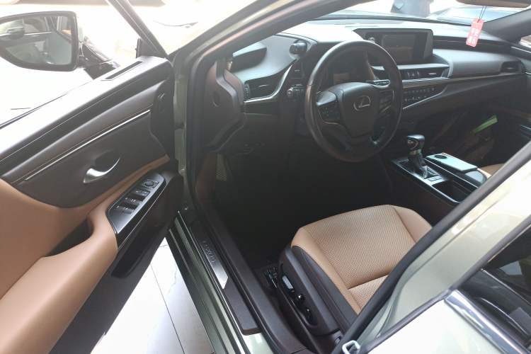 Used Lexus ES 2020 200 Excellence Edition Driver Seat