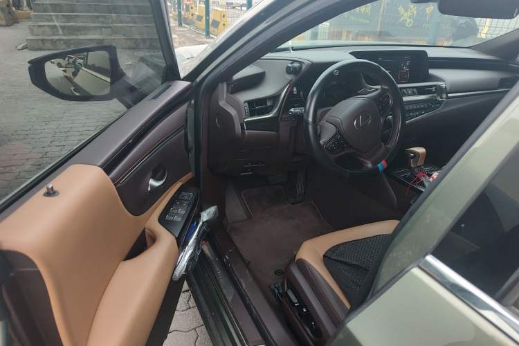 Used Lexus ES 2020 300h Premier Edition Driver Seat