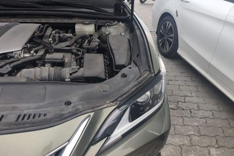 Used Lexus ES 2020 300h Premier Edition Engine Bay Left