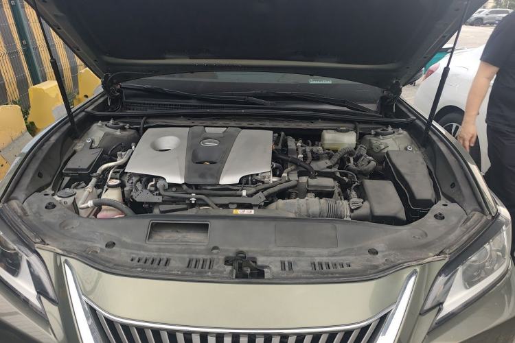 Used Lexus ES 2020 300h Premier Edition Engine Bay