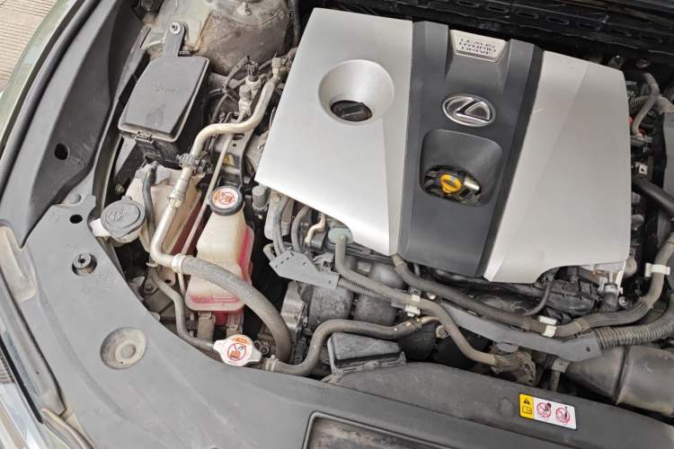Used Lexus ES 2020 300h Premier Edition Engine Bay Right