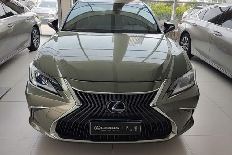 Used Lexus ES 2020 300h Premier Edition Front