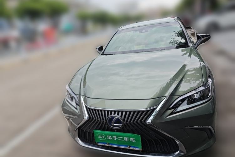 Used Lexus ES 2020 300h Premier Edition Front