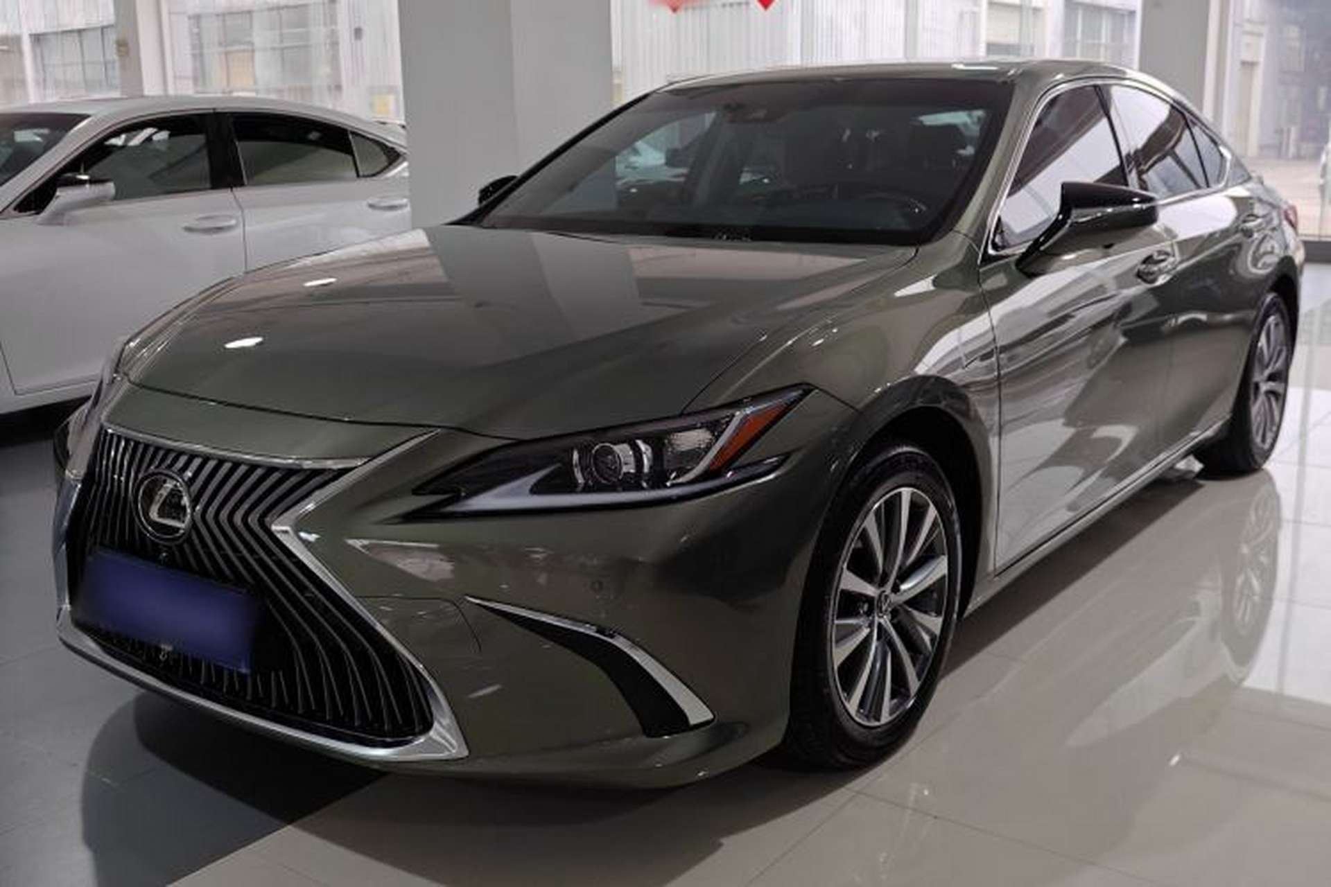 Used Lexus ES 2020 200 Excellence Edition Front Left 45 Deg
