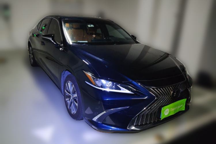 Used Lexus ES 2020 200 Excellence Edition Front Right 45 Deg