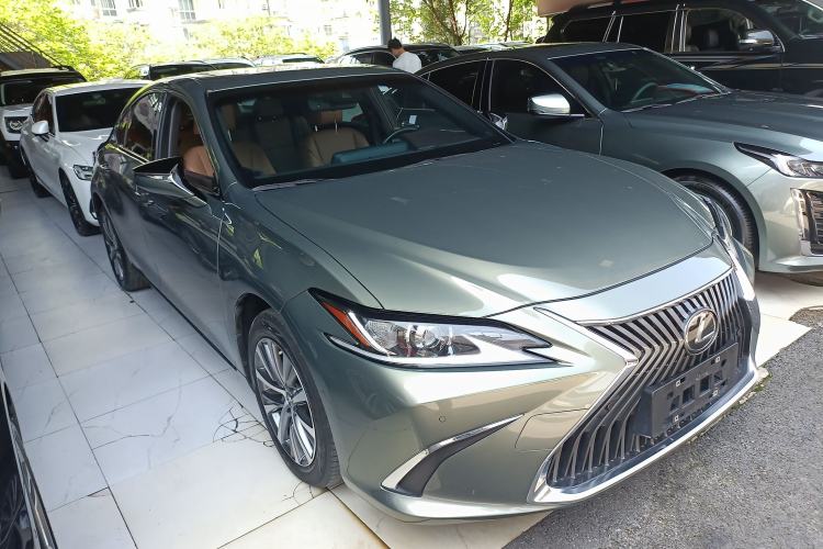Used Lexus ES 2020 200 Excellence Edition Front Right 45 Deg