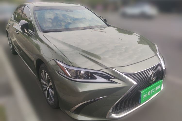 Used Lexus ES 2020 200 Excellence Edition Front Right 45 Deg