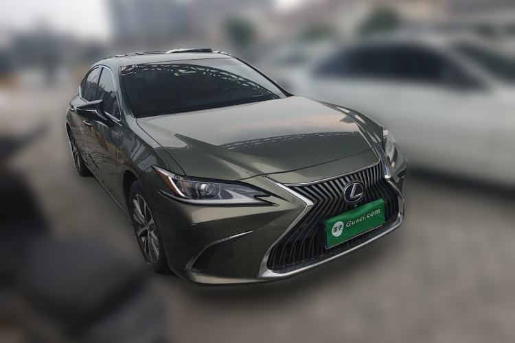 Used Lexus ES 2020 300h Premier Edition Front Right 45 Deg
