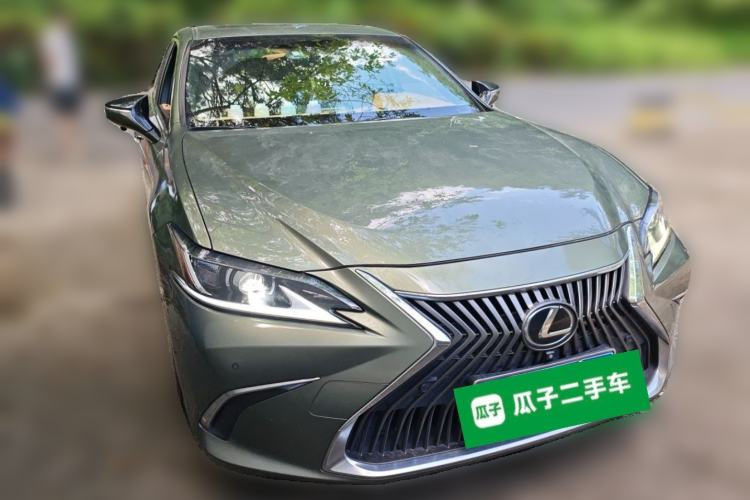 Used Lexus ES 2020 200 Excellence Edition Front Right 45 Deg