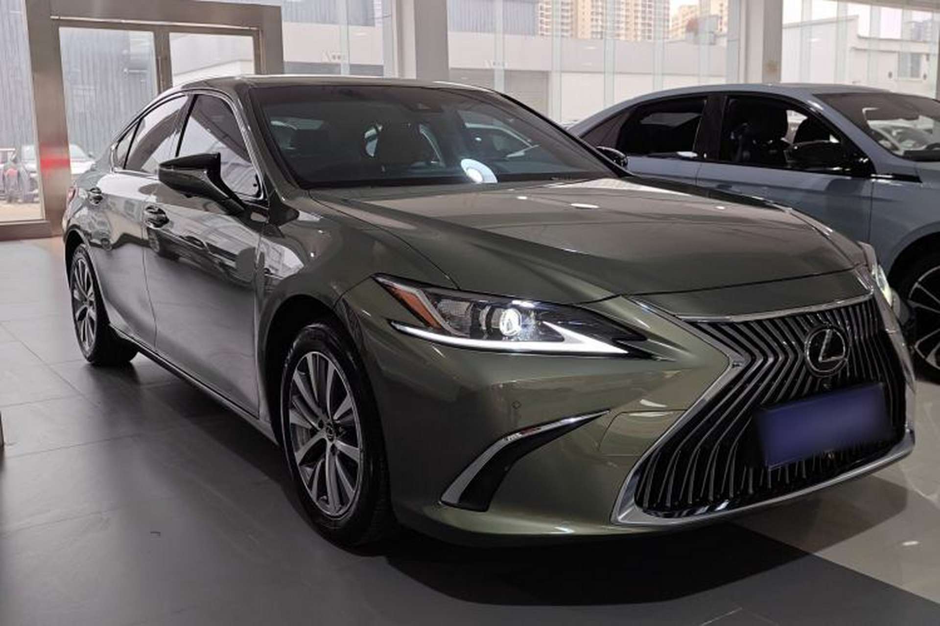Used Lexus ES 2020 200 Excellence Edition Front Right 45 Deg