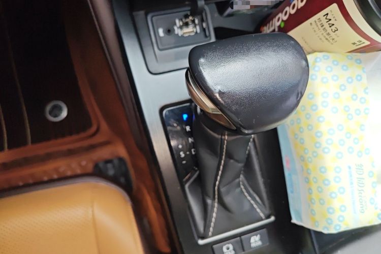 Used Lexus ES 2020 300h Premier Edition Gear Lever