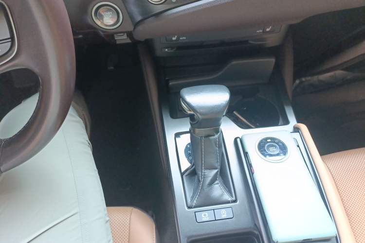 Used Lexus ES 2020 200 Excellence Edition Gear Lever