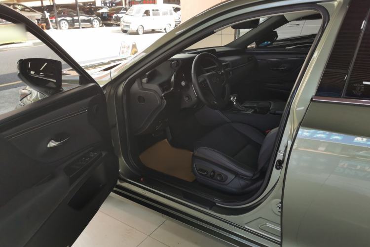 Used Lexus ES 2020 200 Excellence Edition Interior 2