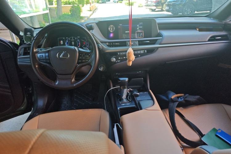 Used Lexus ES 2020 200 Excellence Edition Interior 2