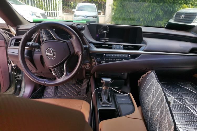 Used Lexus ES 2020 200 Excellence Edition Interior 2