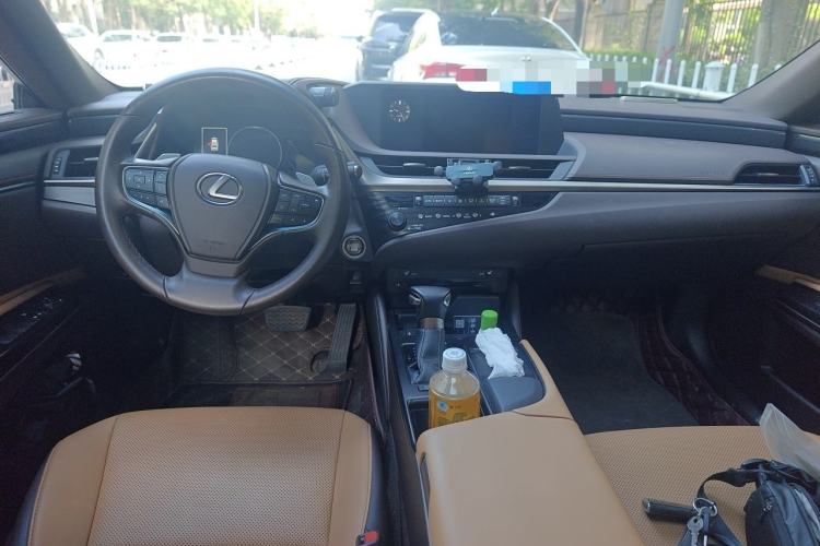 Used Lexus ES 2020 200 Excellence Edition Interior 2