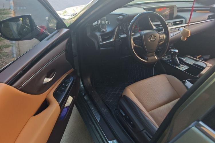 Used Lexus ES 2020 200 Excellence Edition Interior 3